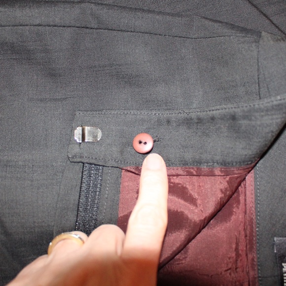 Tahari, 2 piece black pants suit and Blazer  zip jacket  size 2P - Picture 14 of 16